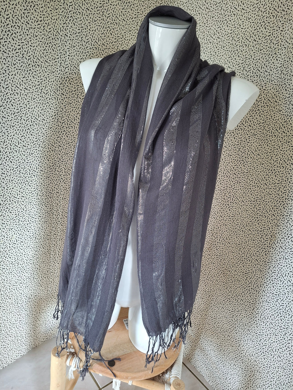 Grande étole femme gris anthracite rayures argentées