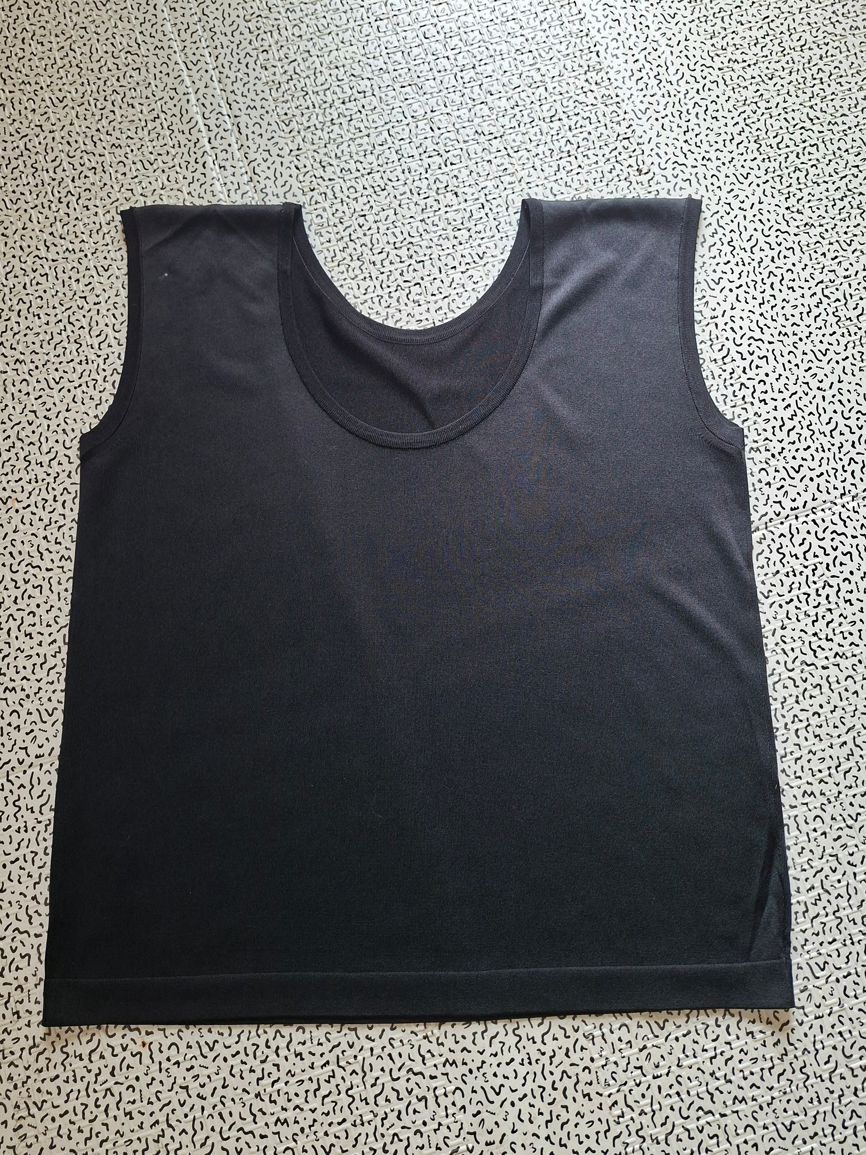 Top noir femme fluide – Taille estimée XS / 34 – Excellent état 🖤