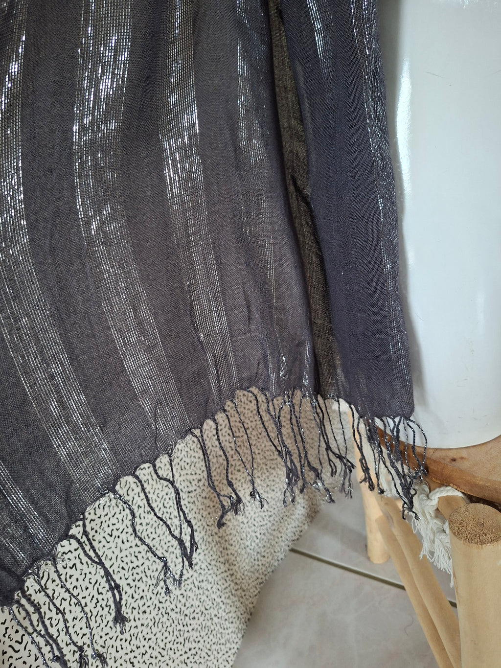 Grande étole femme gris anthracite rayures argentées