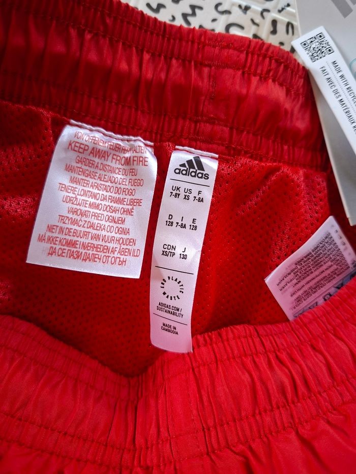 Short de bain Adidas rouge enfant 7/8 ans neuf avec étiquette