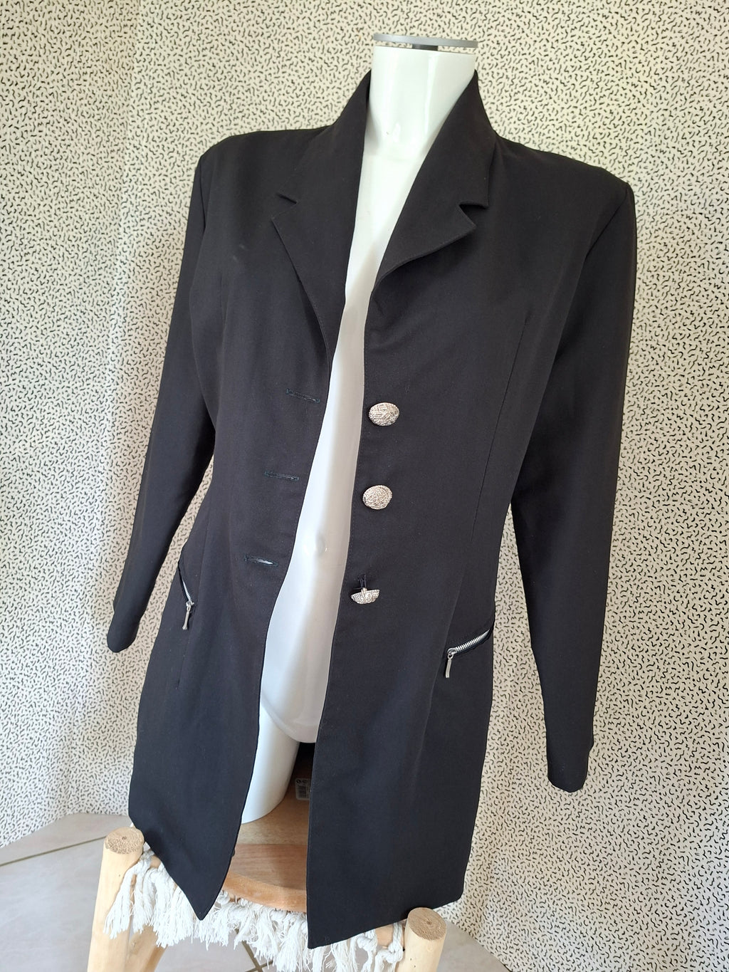Blazer long noir femme cintré – boutons argentés – M / 38