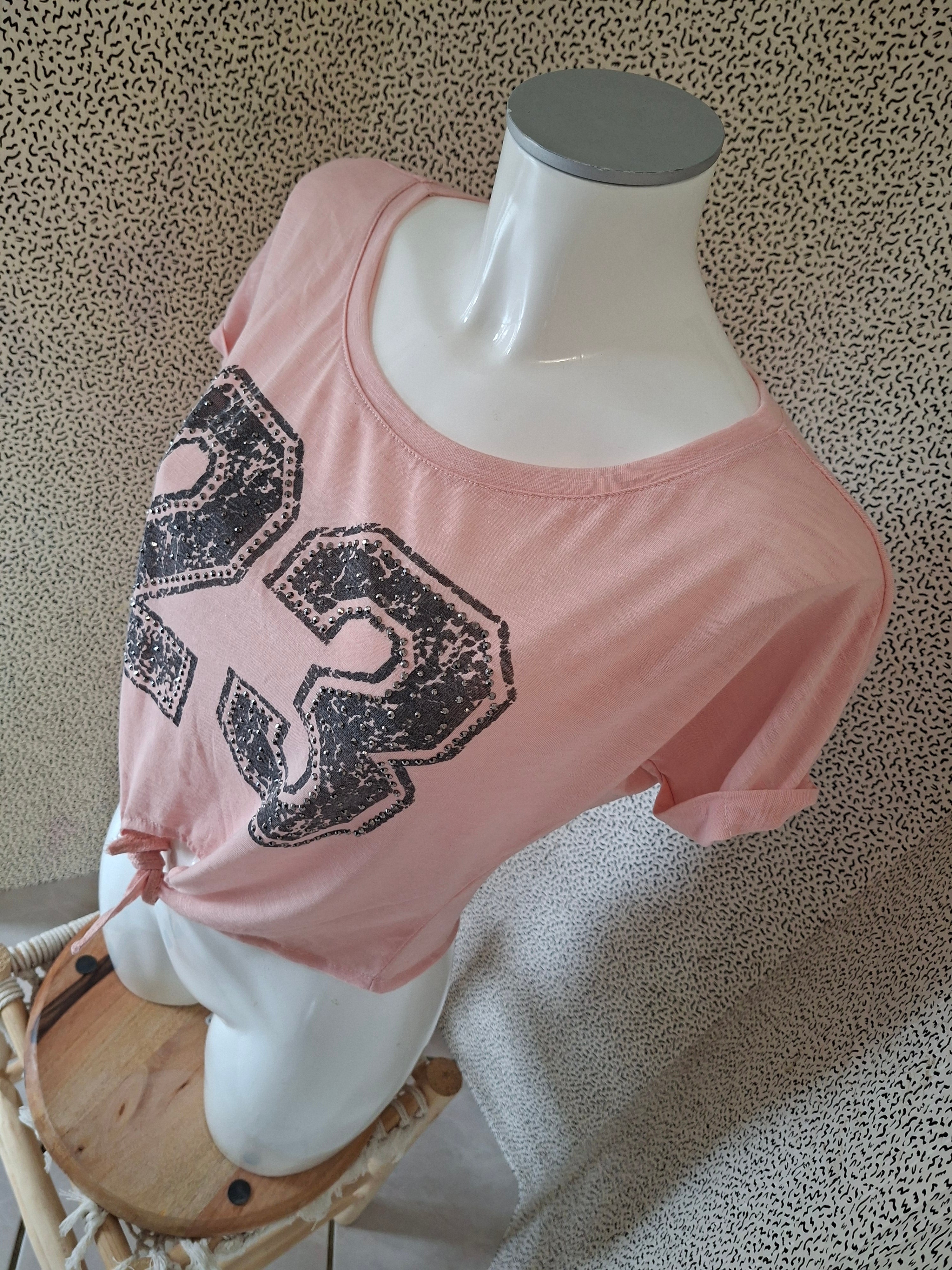 🌸 Top femme rose Pink Studio – motif 23 strass – noué devant M
