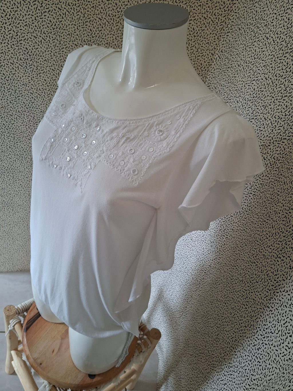🤍 Top blanc femme Promod – manches volantées – broderies & sequins – S/M