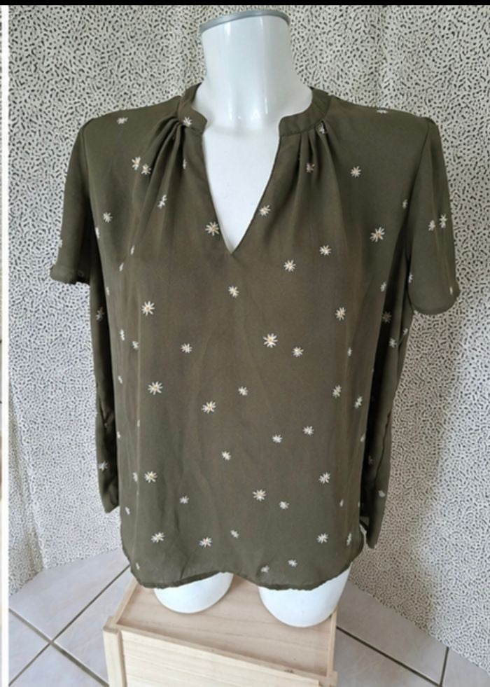 Blouse femme kaki à fleurs marguerites manches courtes Kiabi - taille 42/44 - seconde main