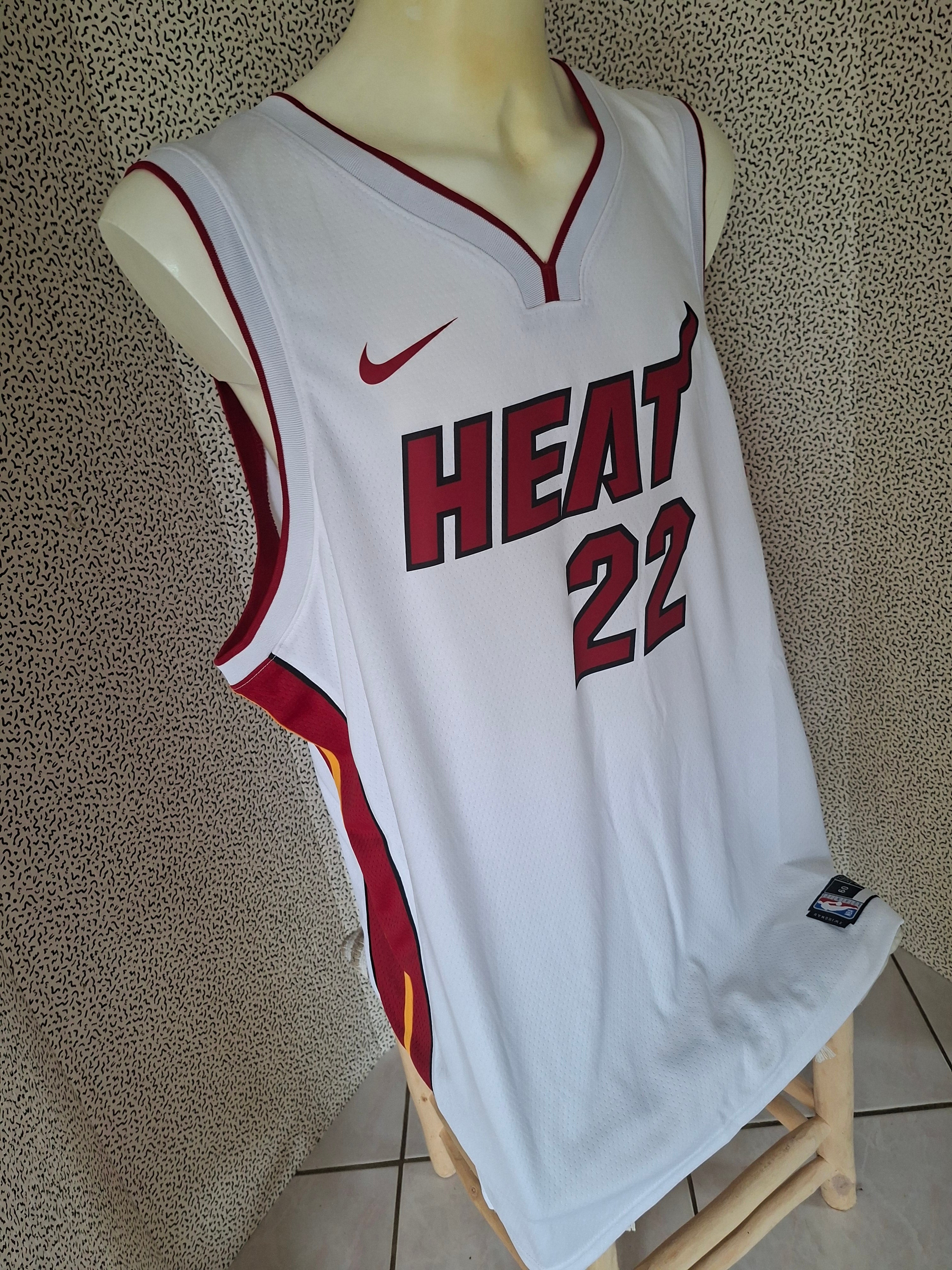 Maillot NBA Nike Miami Heat Jimmy Butler 22 Association Edition 3XL Neuf avec étiquette
