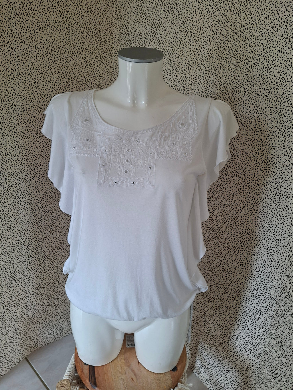🤍 Top blanc femme Promod – manches volantées – broderies & sequins – S/M