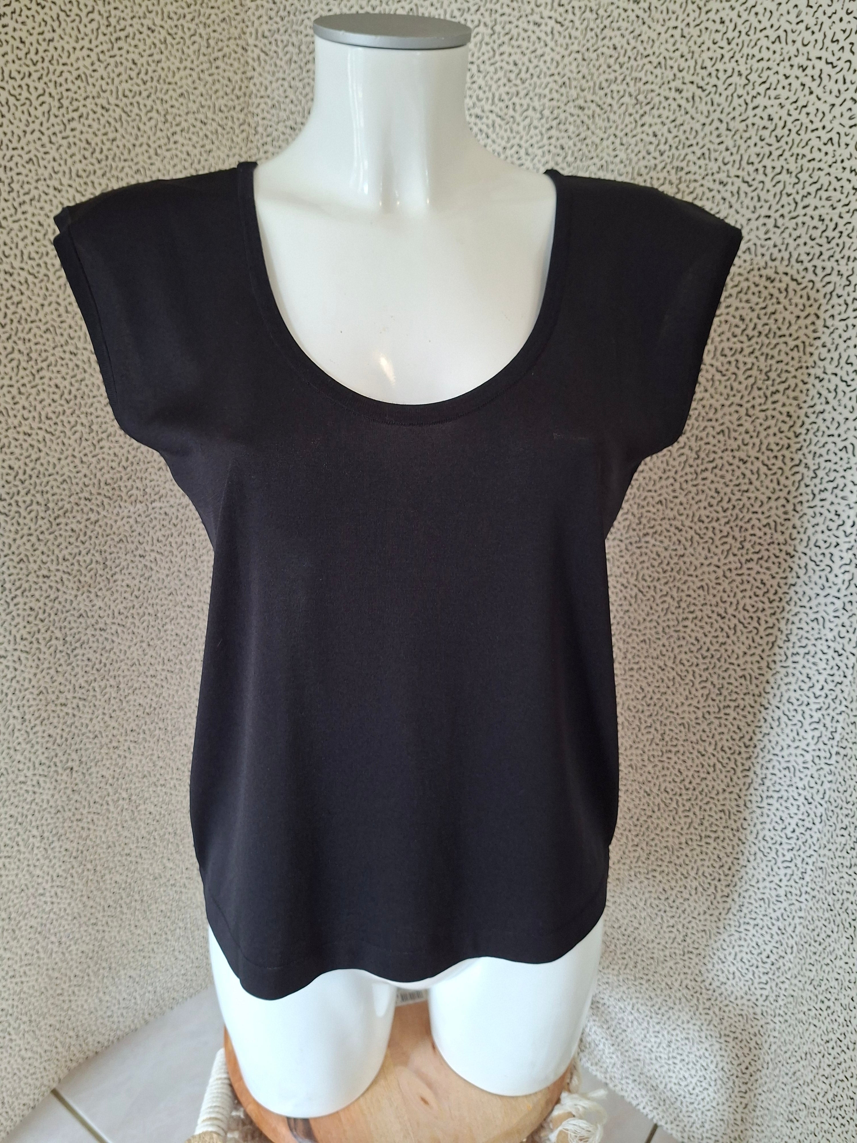 Top noir femme fluide – Taille estimée XS / 34 – Excellent état 🖤
