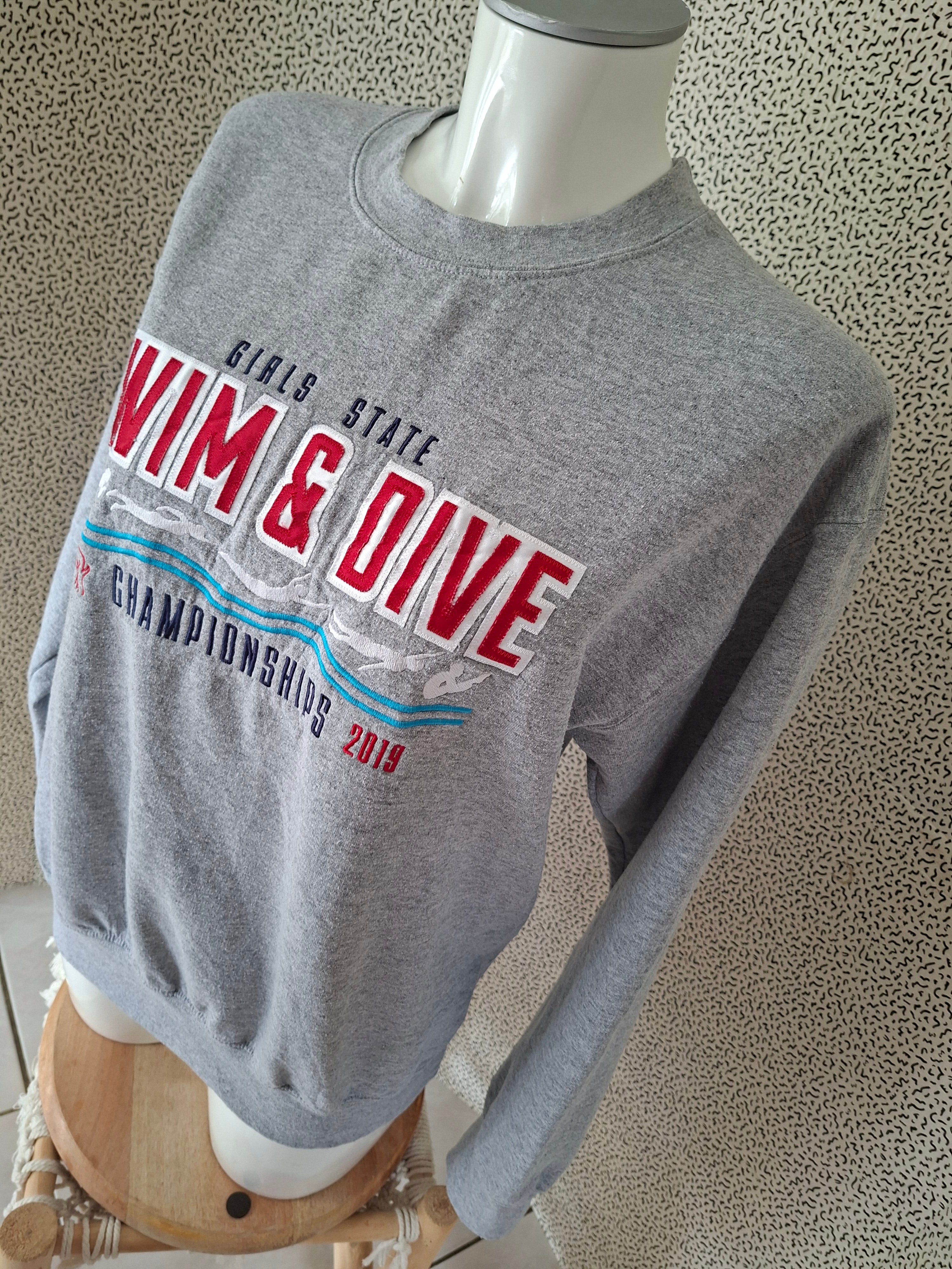 Sweat Gildan gris Swim & Dive Championships 2019 – Taille M