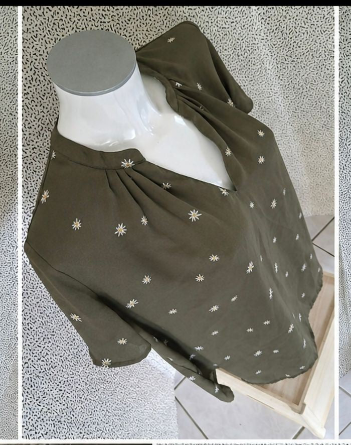 Blouse femme kaki à fleurs marguerites Kiabi T42/44 manches courtes