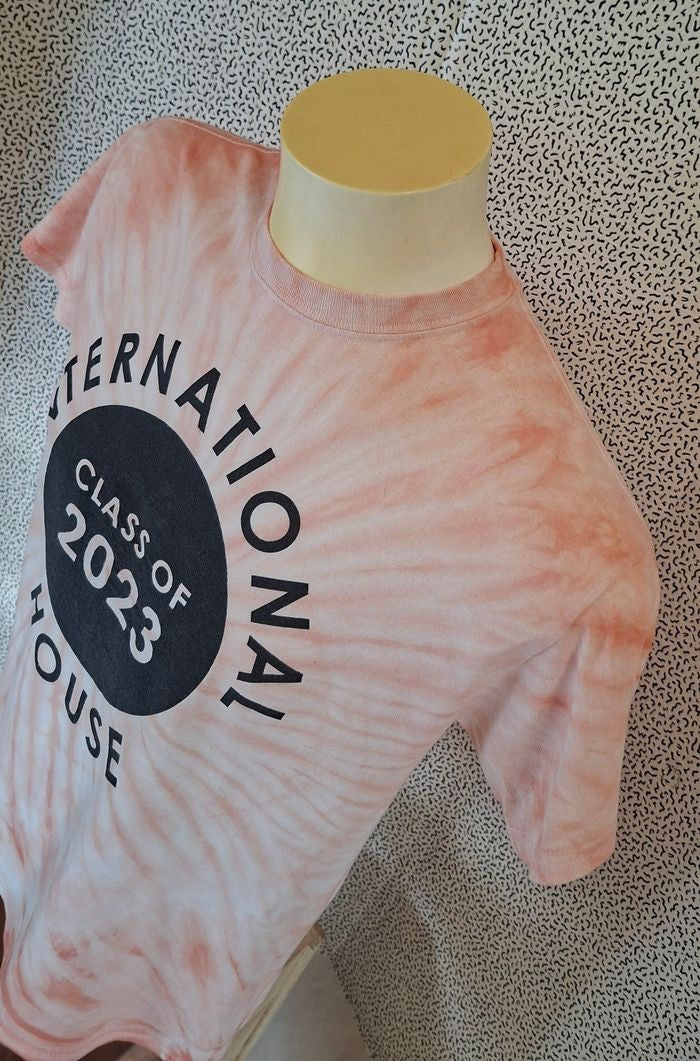 T-shirt Tie-Dye Rose International House Class of 2023 UChicago - Taille M