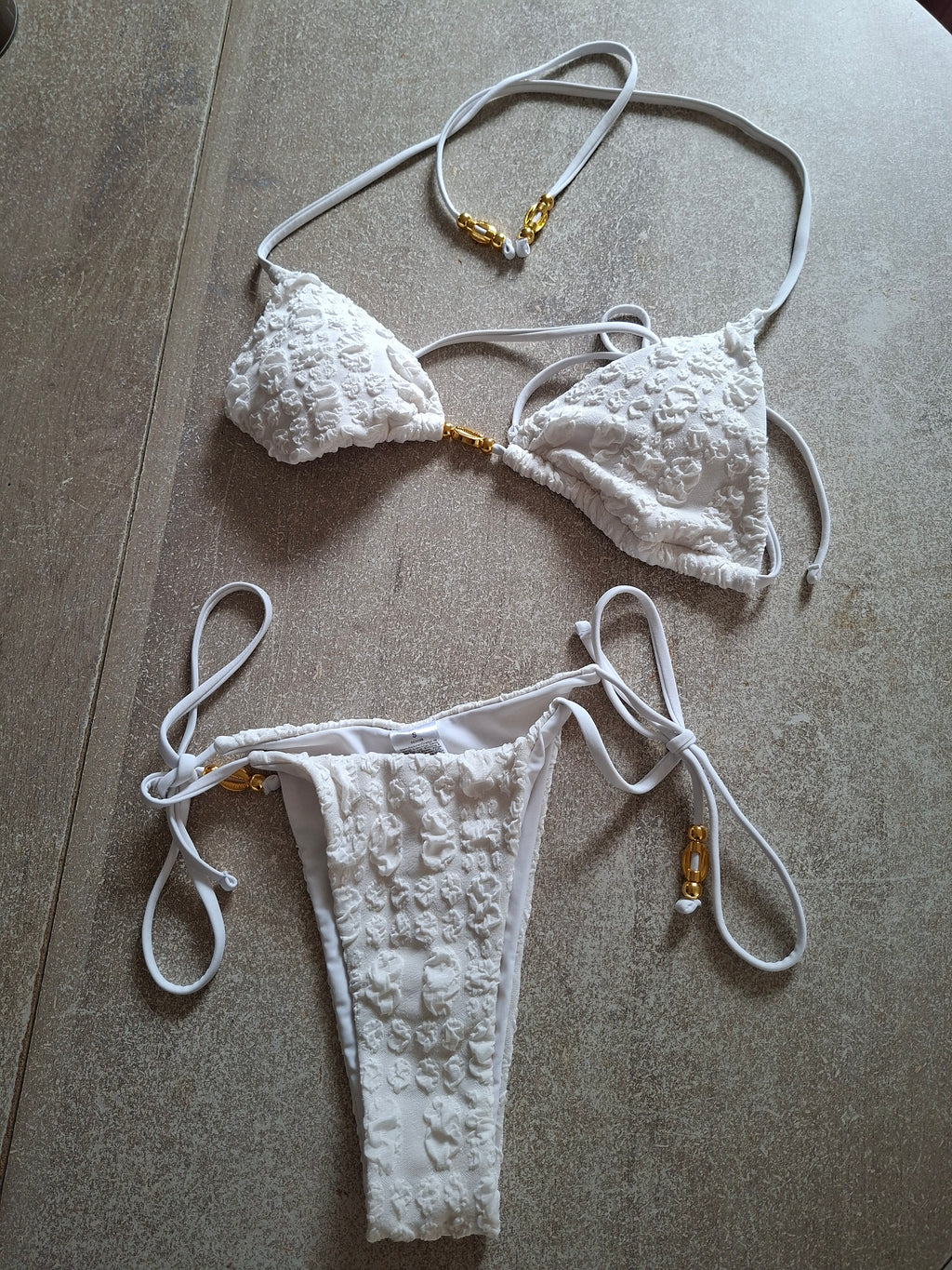 Bikini blanc texturé coquillages dorés – Taille S – Neuf
