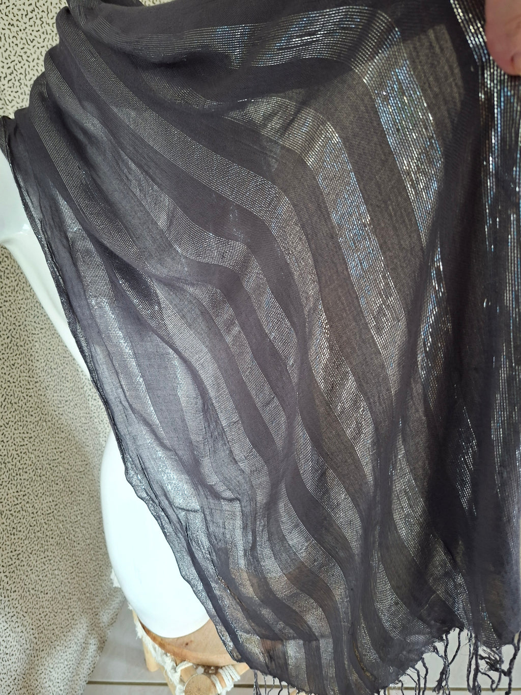 Grande étole femme gris anthracite rayures argentées