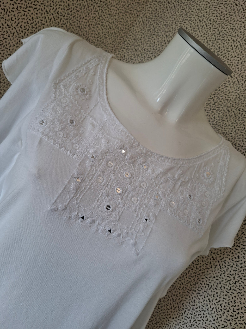 🤍 Top blanc femme Promod – manches volantées – broderies & sequins – S/M