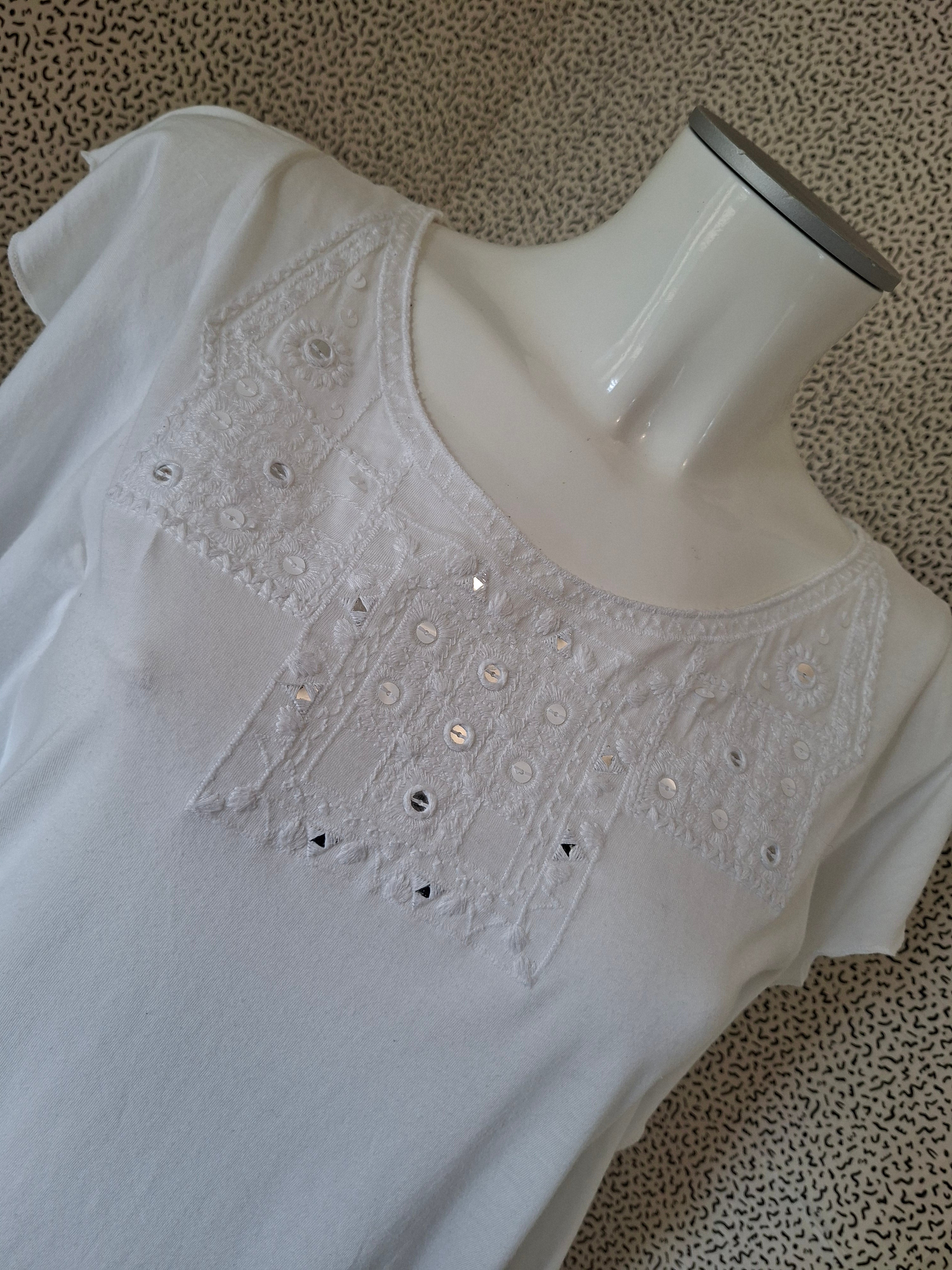 🤍 Top blanc femme Promod – manches volantées – broderies & sequins – S/M