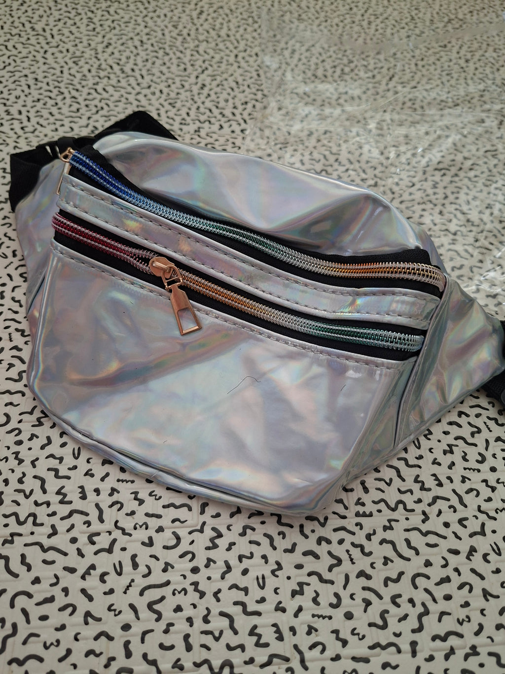Lot accessoires rose + sac banane holographique – Neuf