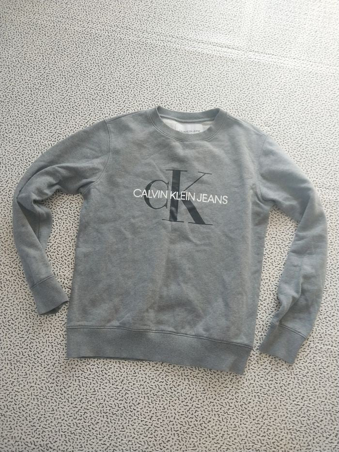 sweat calvin klein jeans gris logo ck – taille s – basique premium comfy