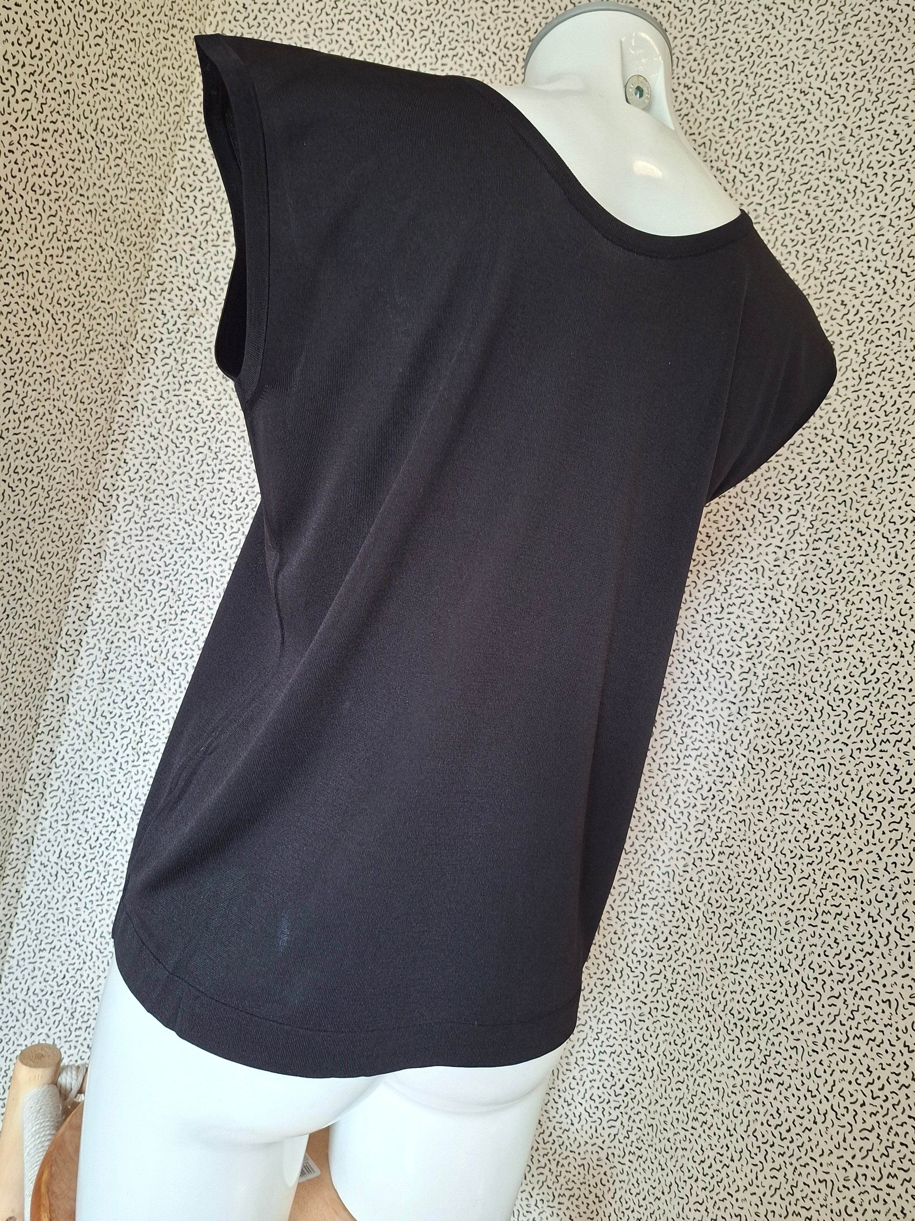 Top noir femme fluide – Taille estimée XS / 34 – Excellent état 🖤