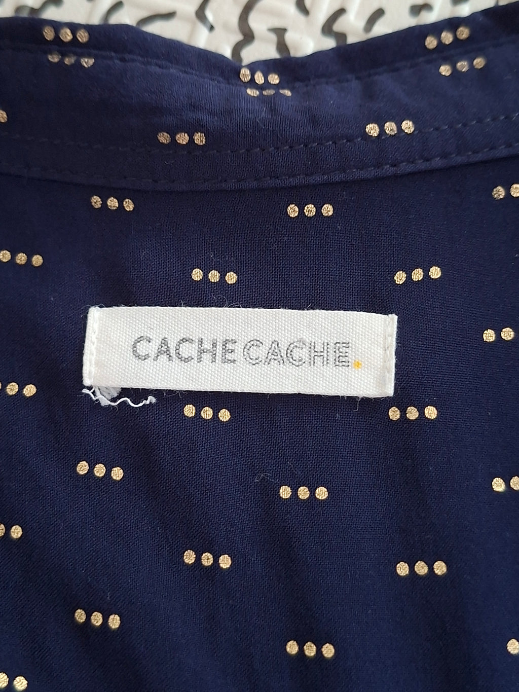 Blouse Cache Cache bleu marine motifs dorés – 40/42