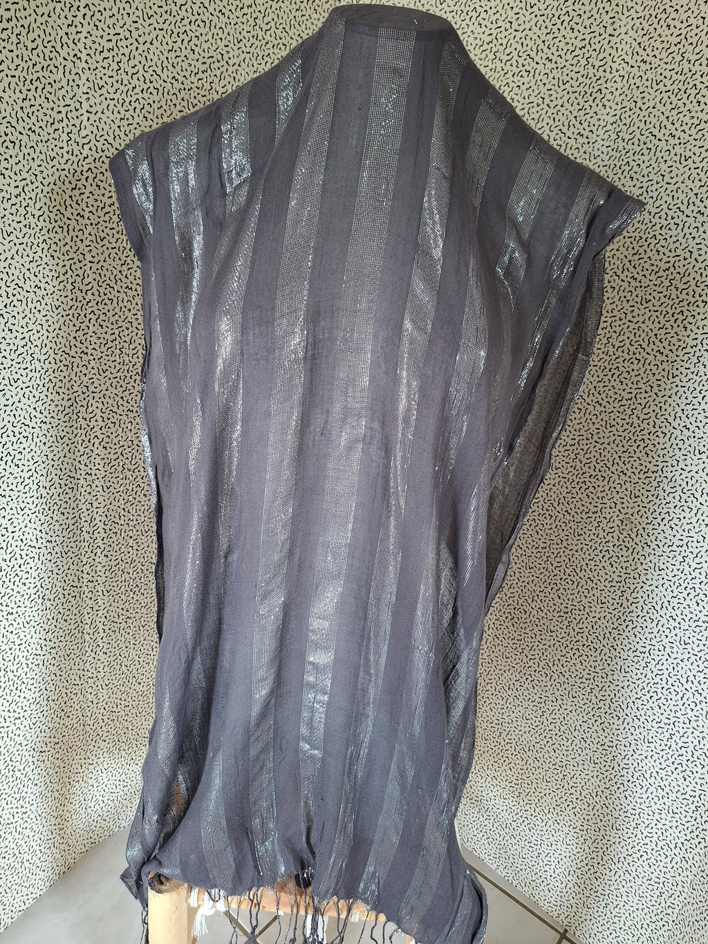 Grande étole femme gris anthracite rayures argentées