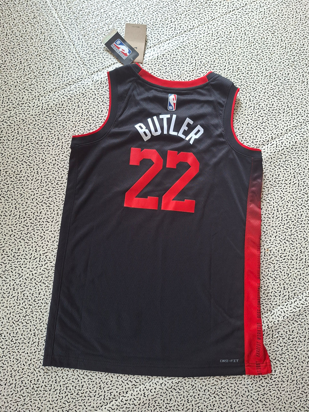 Maillot NBA Nike Miami Heat Culture Butler #22 – Neuf avec étiquettes – Taille S