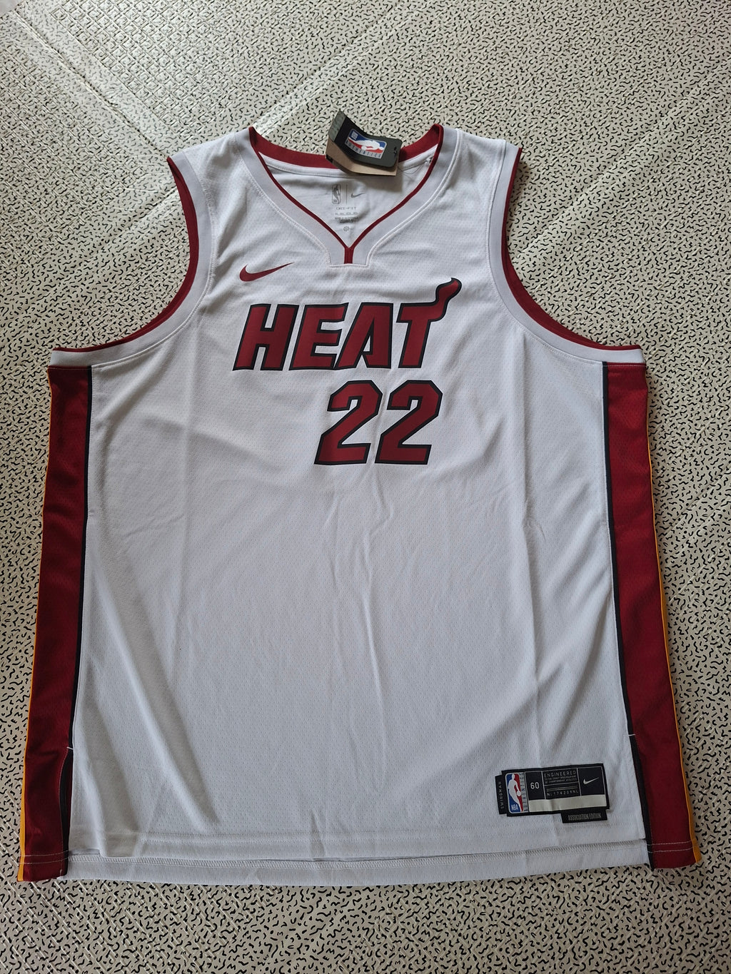 Maillot NBA Nike Miami Heat Jimmy Butler 22 Association Edition 3XL Neuf avec étiquette