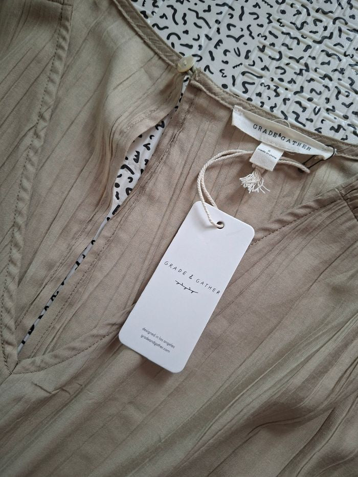 Combinaison plissée Grade & Gather beige sable ceinturée T.S neuve avec étiquette