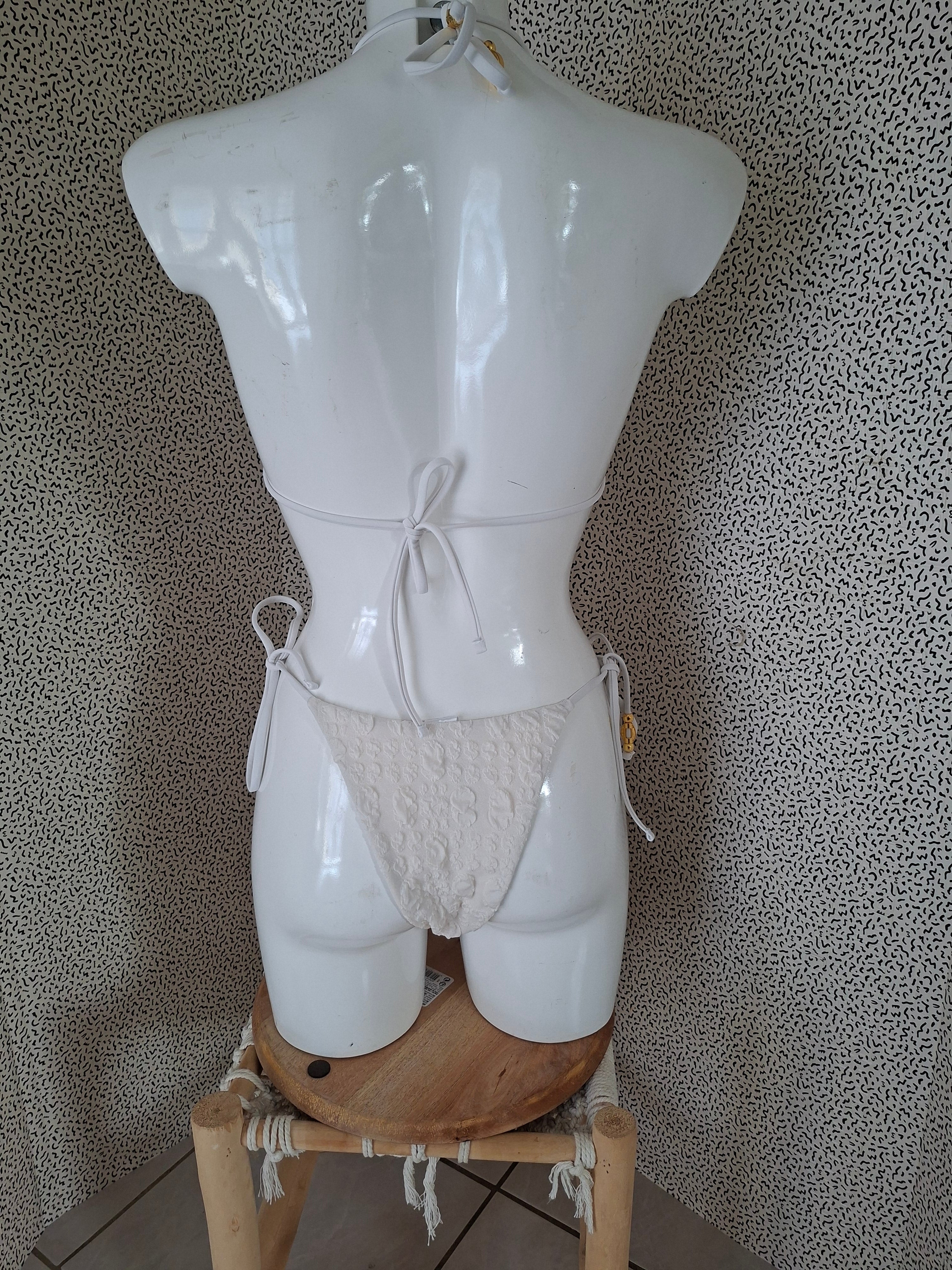 Bikini blanc texturé coquillages dorés – Taille S – Neuf