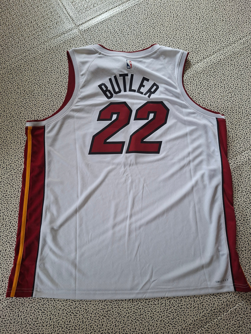 Maillot NBA Nike Miami Heat Jimmy Butler 22 Association Edition 3XL Neuf avec étiquette