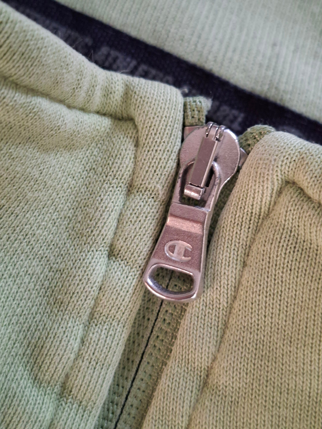 Titre : Sweat Champion femme M vert pastel col zippé 1/4 logo brodé vintage