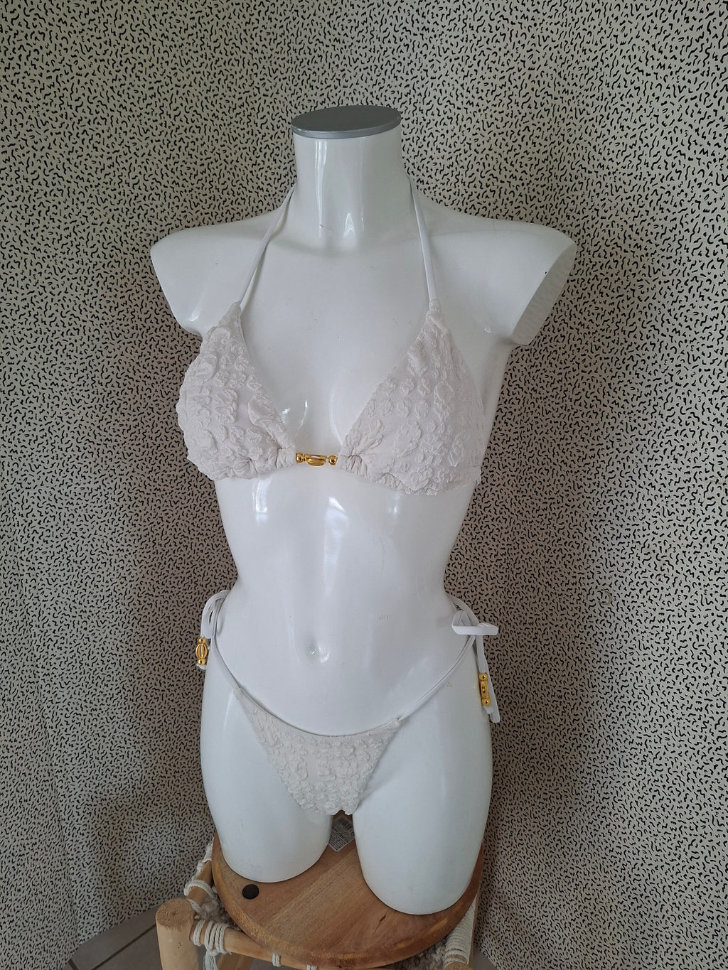 Bikini blanc texturé coquillages dorés – Taille S – Neuf
