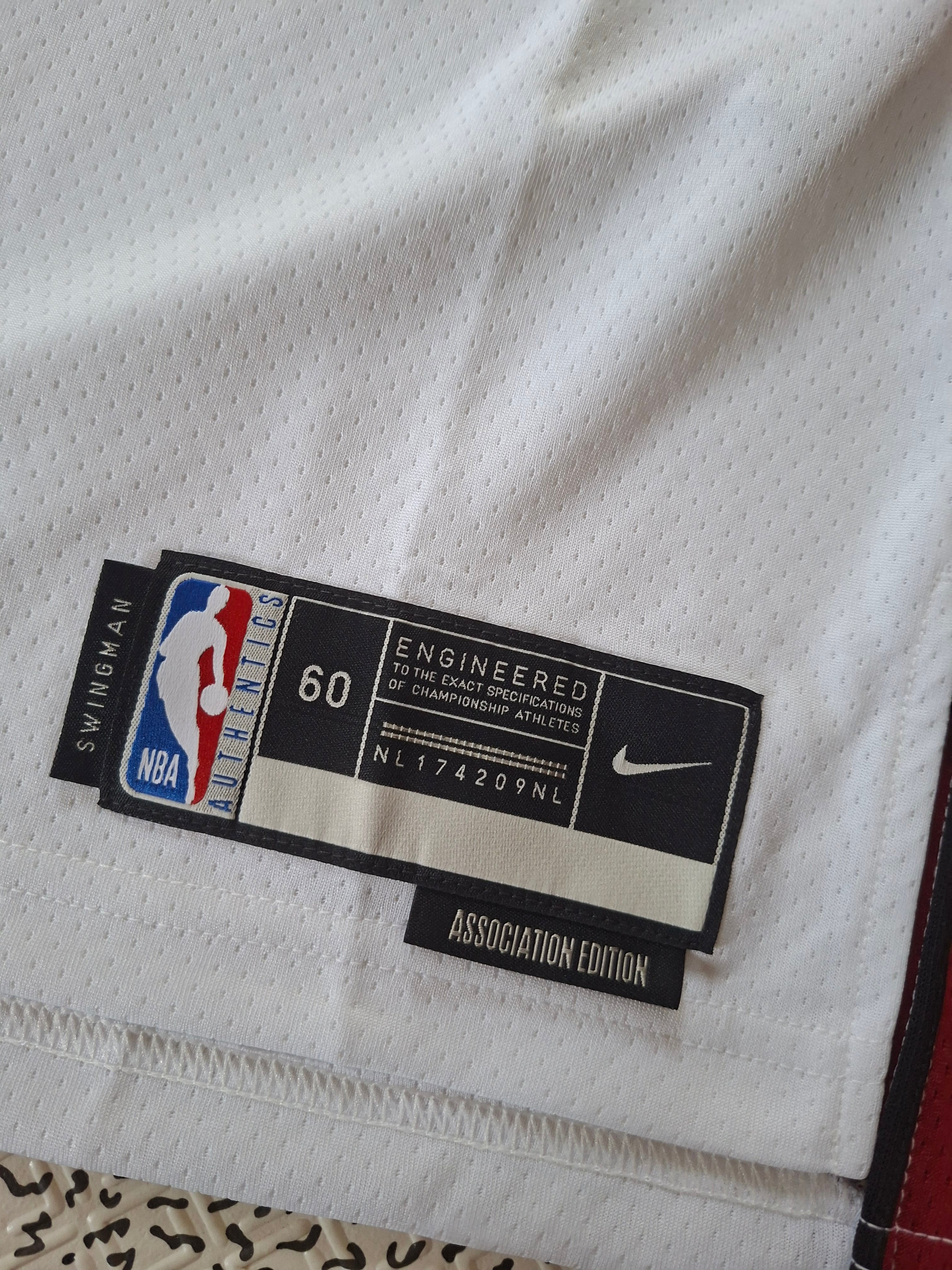 Maillot NBA Nike Miami Heat Jimmy Butler 22 Association Edition 3XL Neuf avec étiquette