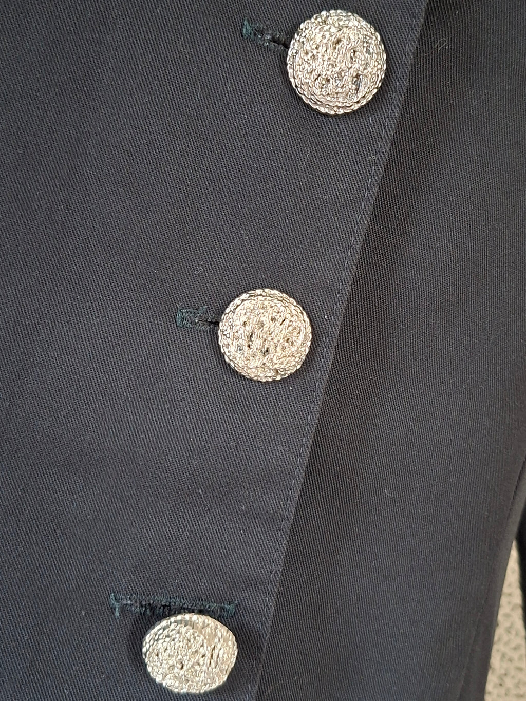 Blazer long noir femme cintré – boutons argentés – M / 38