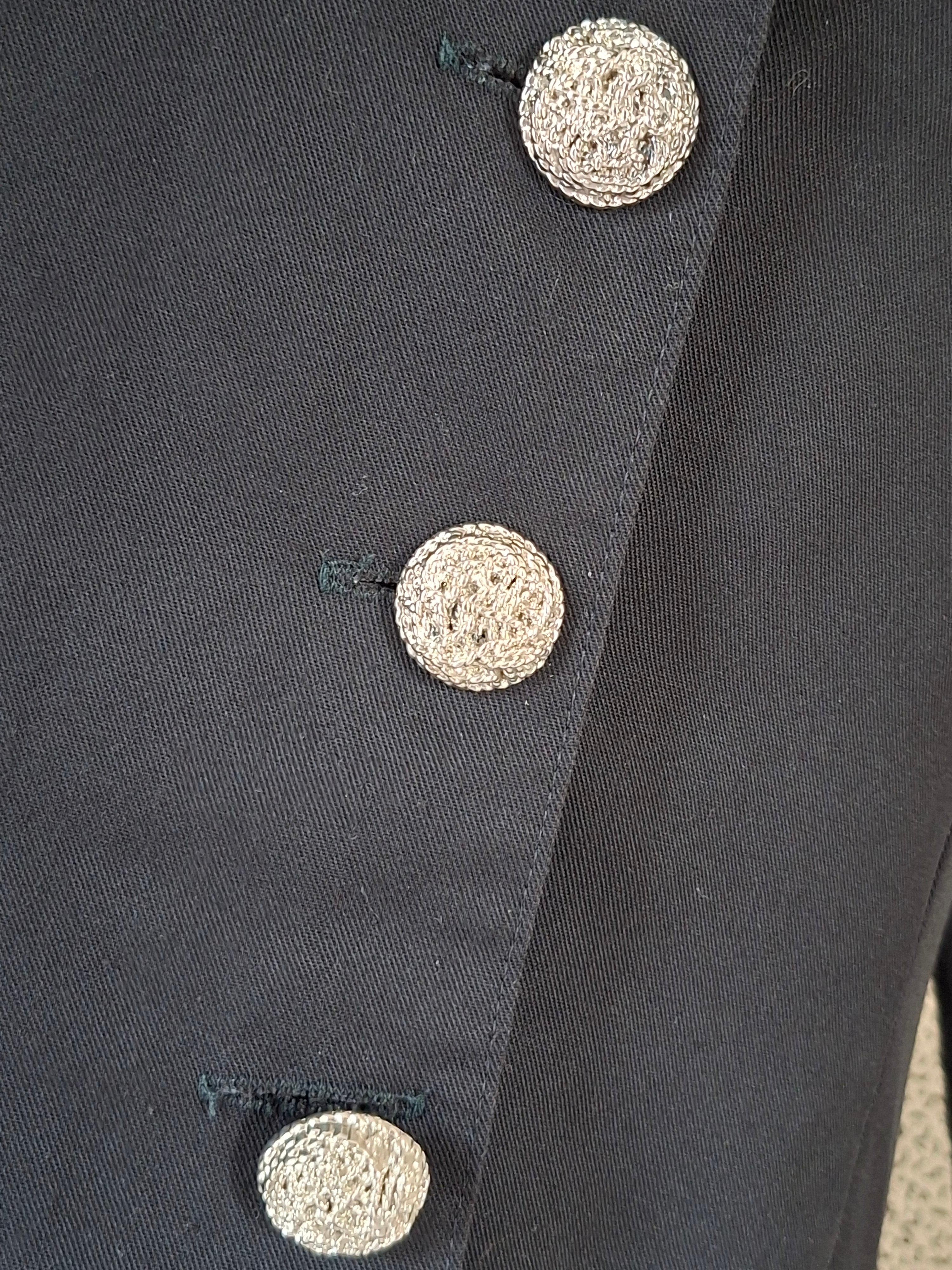 Blazer long noir femme cintré – boutons argentés – M / 38