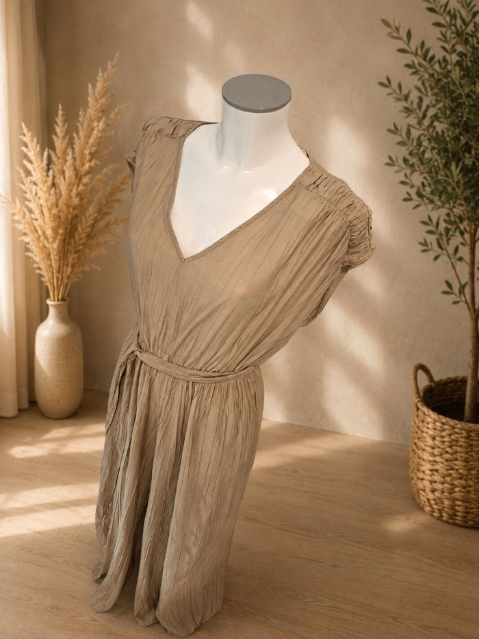 Combinaison plissée Grade & Gather beige sable ceinturée T.S neuve avec étiquette