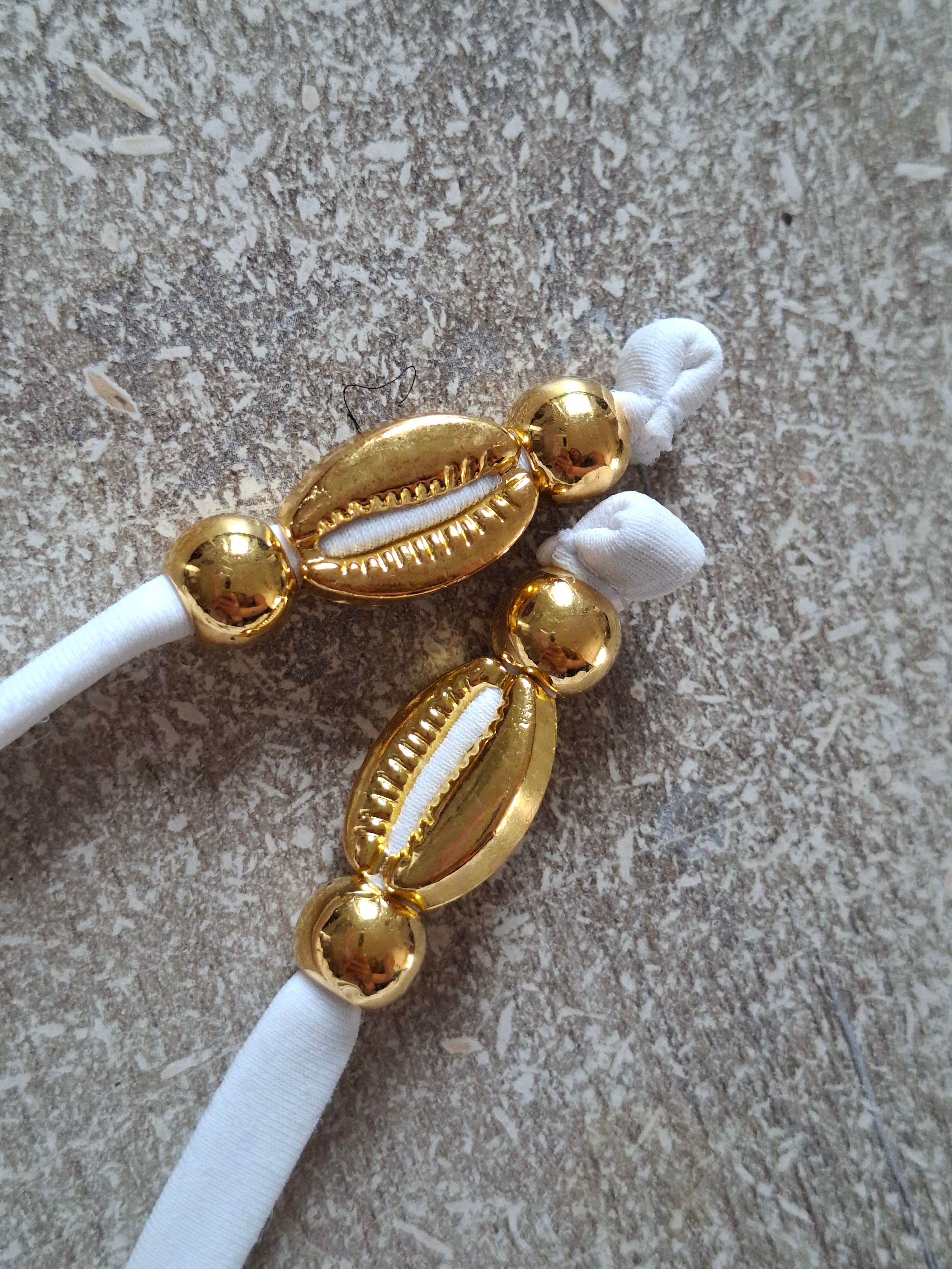 Bikini blanc texturé coquillages dorés – Taille S – Neuf