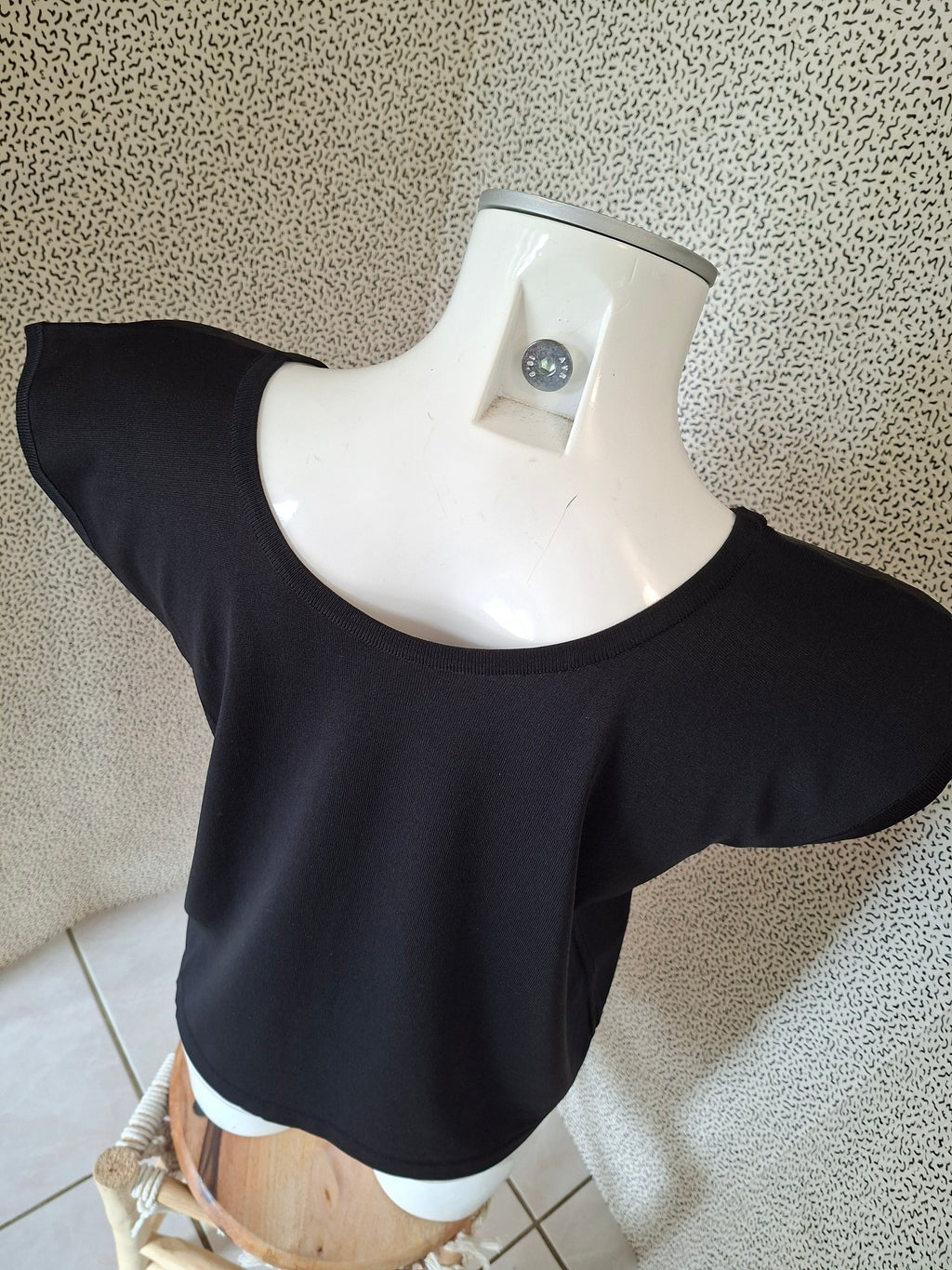 Top noir femme fluide – Taille estimée XS / 34 – Excellent état 🖤