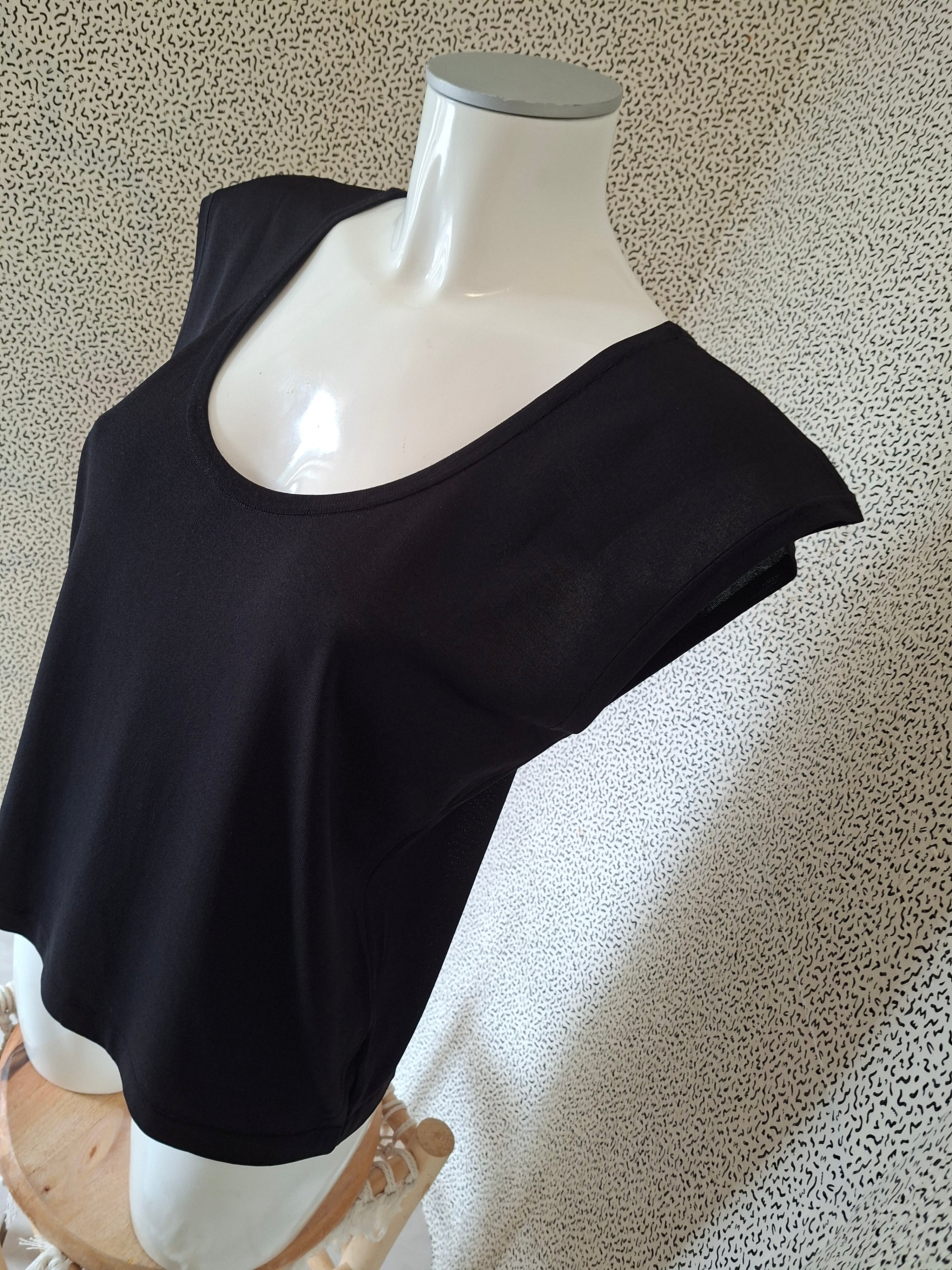 Top noir femme fluide – Taille estimée XS / 34 – Excellent état 🖤