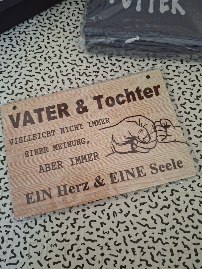 Lot cadeau Papa humour allemand – boîte cadeau, plaque déco et chaussettes neuves